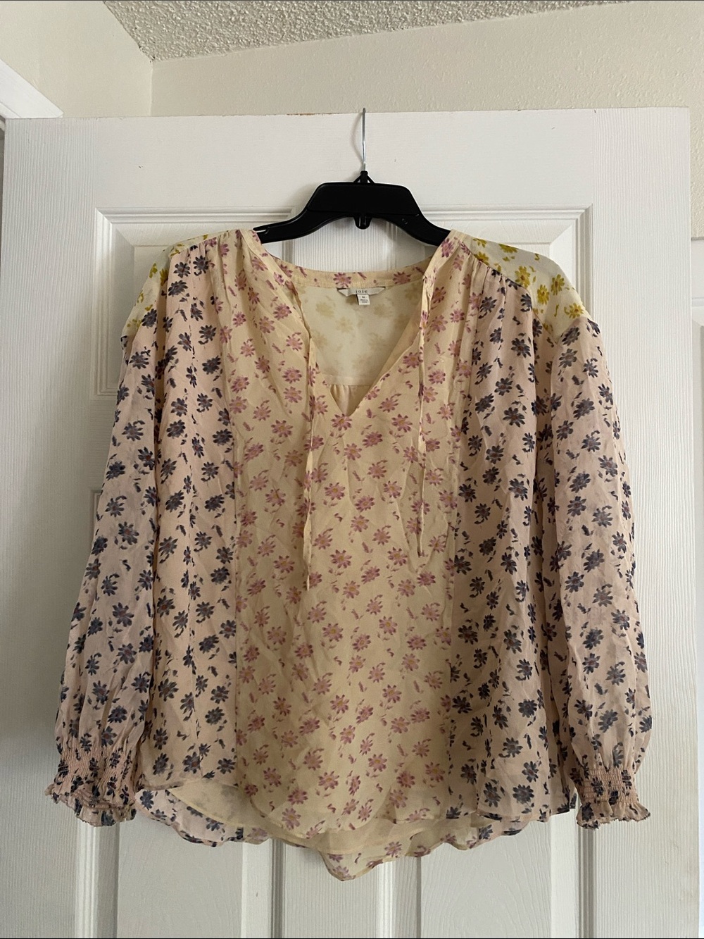 Joie Cream Floral V-Neck Puff Sleeve Blouse with Pink and Navy Accents